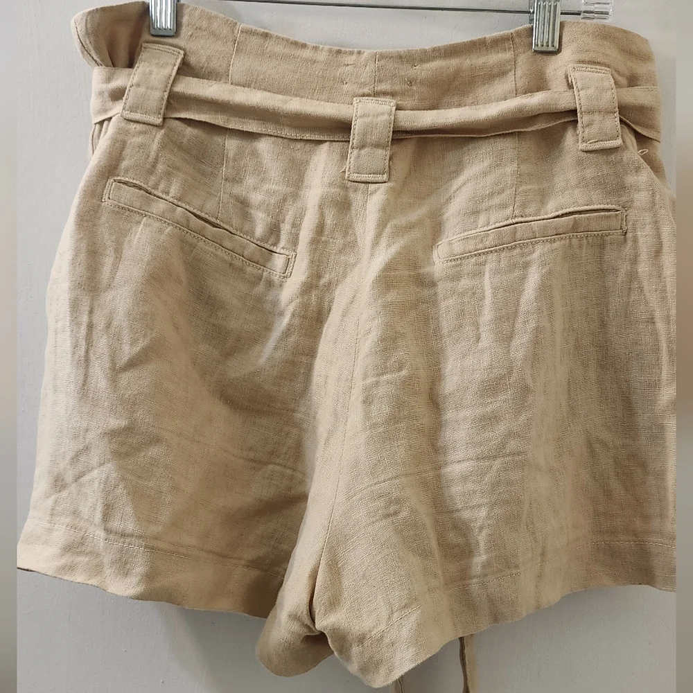 L'Agence Women's Tan Linen Shorts,‎ Size Medium.